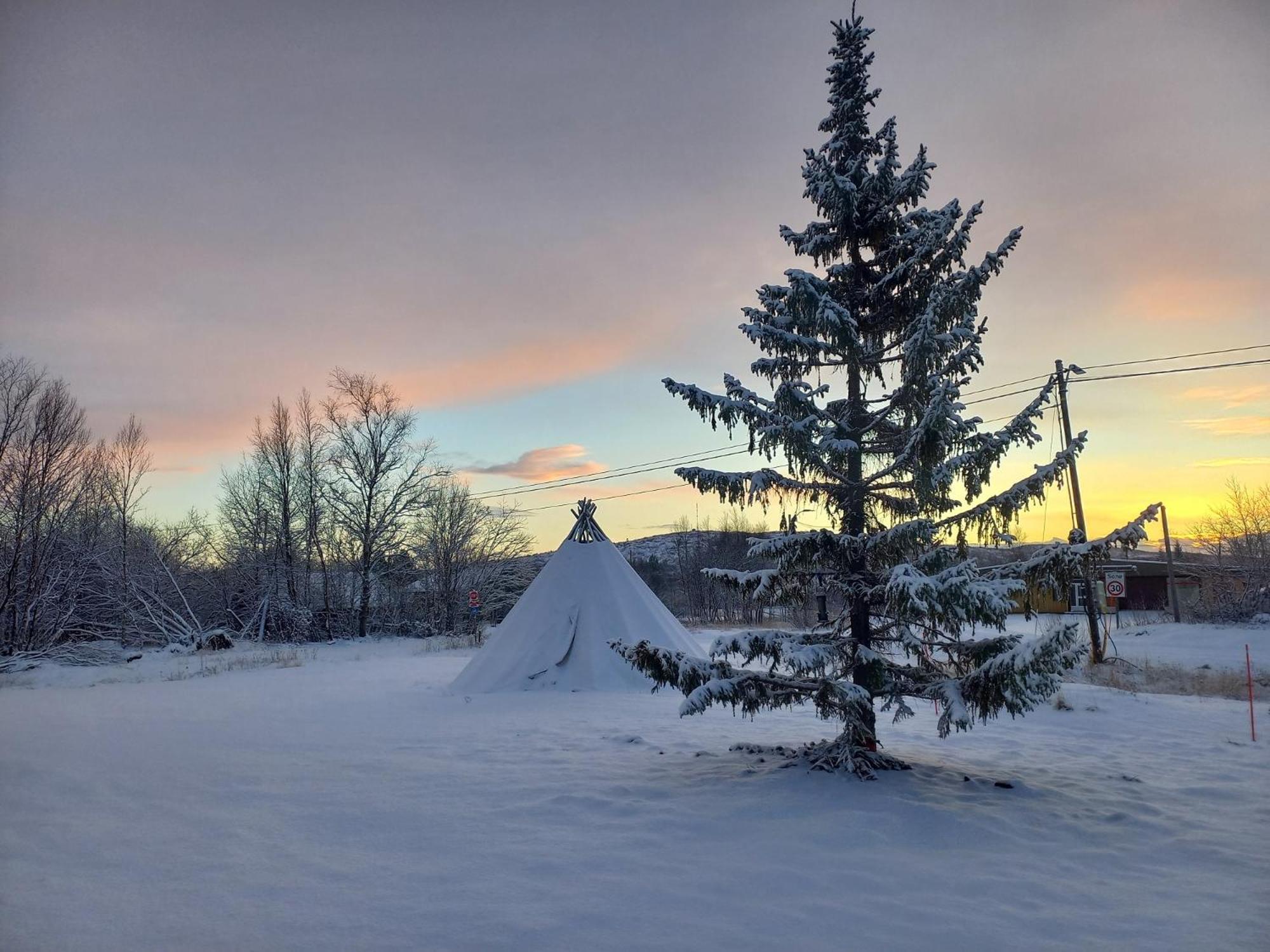 Atte Arstider Lodge Neiden Buitenkant foto